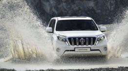 Toyota Land Cruiser 150 Facelifting (2014) - widok z przodu
