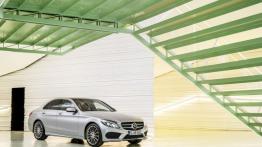 Mercedes klasy C 250 AMG Line (2014) - widok z przodu