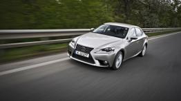 Lexus IS III 300h (2014) - widok z przodu