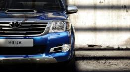 Toyota Hilux Invincible (2014) - przód - inne ujęcie