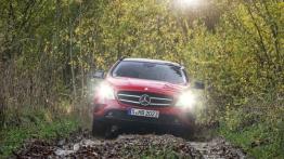 Mercedes GLA 250 4MATIC (2014) - widok z przodu