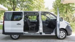 Opel Vivaro II Kombi (2014) - prawy bok - drzwi otwarte