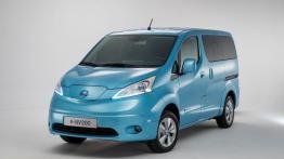 Nissan e-NV200 Combi (2014) - przód - reflektory włączone