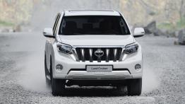 Toyota Land Cruiser 150 Facelifting (2014) - widok z przodu