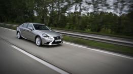 Lexus IS III 300h (2014) - widok z przodu