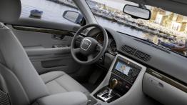 Audi A4 - pełny panel przedni
