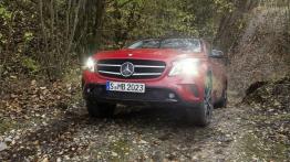 Mercedes GLA 250 4MATIC (2014) - widok z przodu