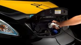 Nissan e-NV200 Barcelona Taxi (2014) - gniazdo ładowania w pasie przednim