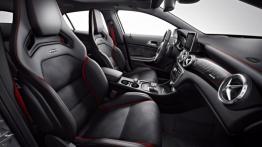 Mercedes GLA 45 AMG Edition 1 (2014) - widok ogólny wnętrza z przodu