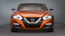 Nissan Sport Sedan Concept (2014) - przód - reflektory włączone