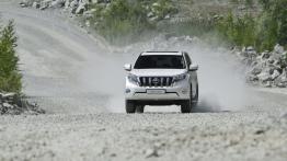 Toyota Land Cruiser 150 Facelifting (2014) - widok z przodu