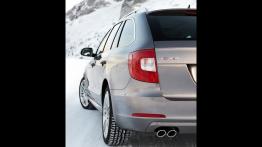 Skoda Superb Kombi 4x4 - widok z tyłu