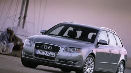 Audi A4 - widok z przodu