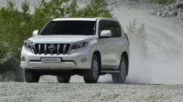 Toyota Land Cruiser 150 Facelifting (2014) - widok z przodu