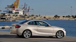 BMW serii 2 Coupe (2014) - prawy bok