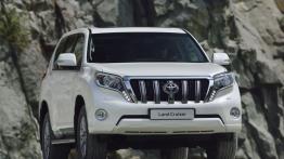 Toyota Land Cruiser 150 Facelifting (2014) - widok z przodu