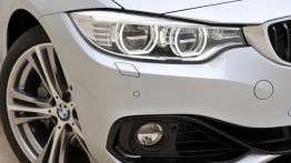 BMW 435i Coupe (2014) - prawy przedni reflektor - włączony