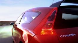 Citroen C4 - lewy tylny reflektor - włączony