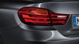 BMW serii 4 Coupe (2014) - lewy tylny reflektor - włączony
