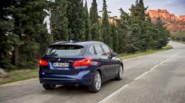 BMW 225i xDrive Active Tourer (2014) - widok z tyłu
