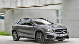 Mercedes GLA 250 4MATIC (2014) - prawy bok