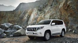 Toyota Land Cruiser 150 Facelifting (2014) - widok z przodu