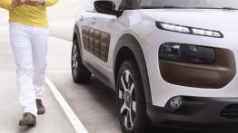 Citroen C4 Cactus (2014) - prawy przedni reflektor - włączony