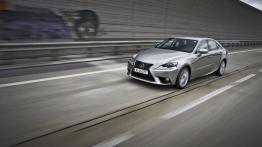 Lexus IS III 300h (2014) - widok z przodu