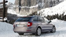 Skoda Superb Kombi 4x4 - widok z tyłu