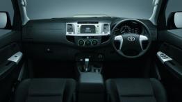 Toyota Hilux Invincible (2014) - pełny panel przedni
