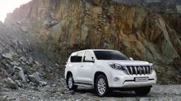 Toyota Land Cruiser 150 Facelifting (2014) - widok z przodu