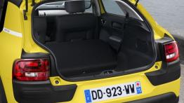 Citroen C4 Cactus (2014) - tylna kanapa złożona, widok z bagażnika