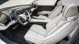 Honda FCV Concept (2014) - widok ogólny wnętrza z przodu