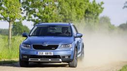 Skoda Octavia III Scout (2014) - widok z przodu