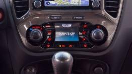 Nissan Juke Nismo RS (2014) - konsola środkowa
