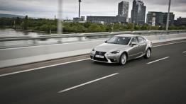 Lexus IS III 300h (2014) - widok z przodu