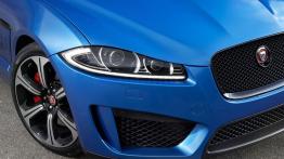 Jaguar XFR-S Sportbrake (2014) - prawy przedni reflektor - włączony