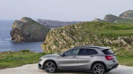 Mercedes GLA 250 4MATIC (2014) - lewy bok