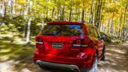 Dodge Journey Crossroad (2014) - widok z tyłu