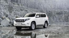 Toyota Land Cruiser 150 Facelifting (2014) - widok z przodu