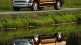 Toyota Tundra 2014 - widok z przodu