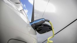 Mercedes S 500 Plug-In Hybrid (2014) - gniazdo ładowania w pasie tylnym