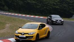 Renault Megane III RS 275 Trophy (2014) - widok z przodu