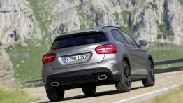 Mercedes GLA 250 4MATIC (2014) - widok z tyłu