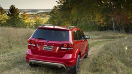 Dodge Journey Crossroad (2014) - widok z tyłu
