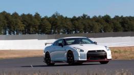 Nissan GT-R Nismo 2014 - widok z przodu