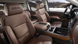 Chevrolet Silverado High Country (2014) - widok ogólny wnętrza z przodu