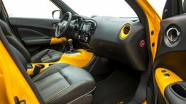 Nissan Juke Facelifting (2014) - widok ogólny wnętrza z przodu