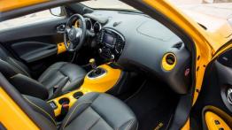 Nissan Juke Facelifting (2014) - widok ogólny wnętrza z przodu