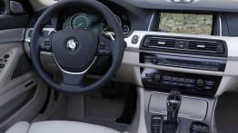 BMW serii 5 Touring F11 Facelifting (2014) - kokpit